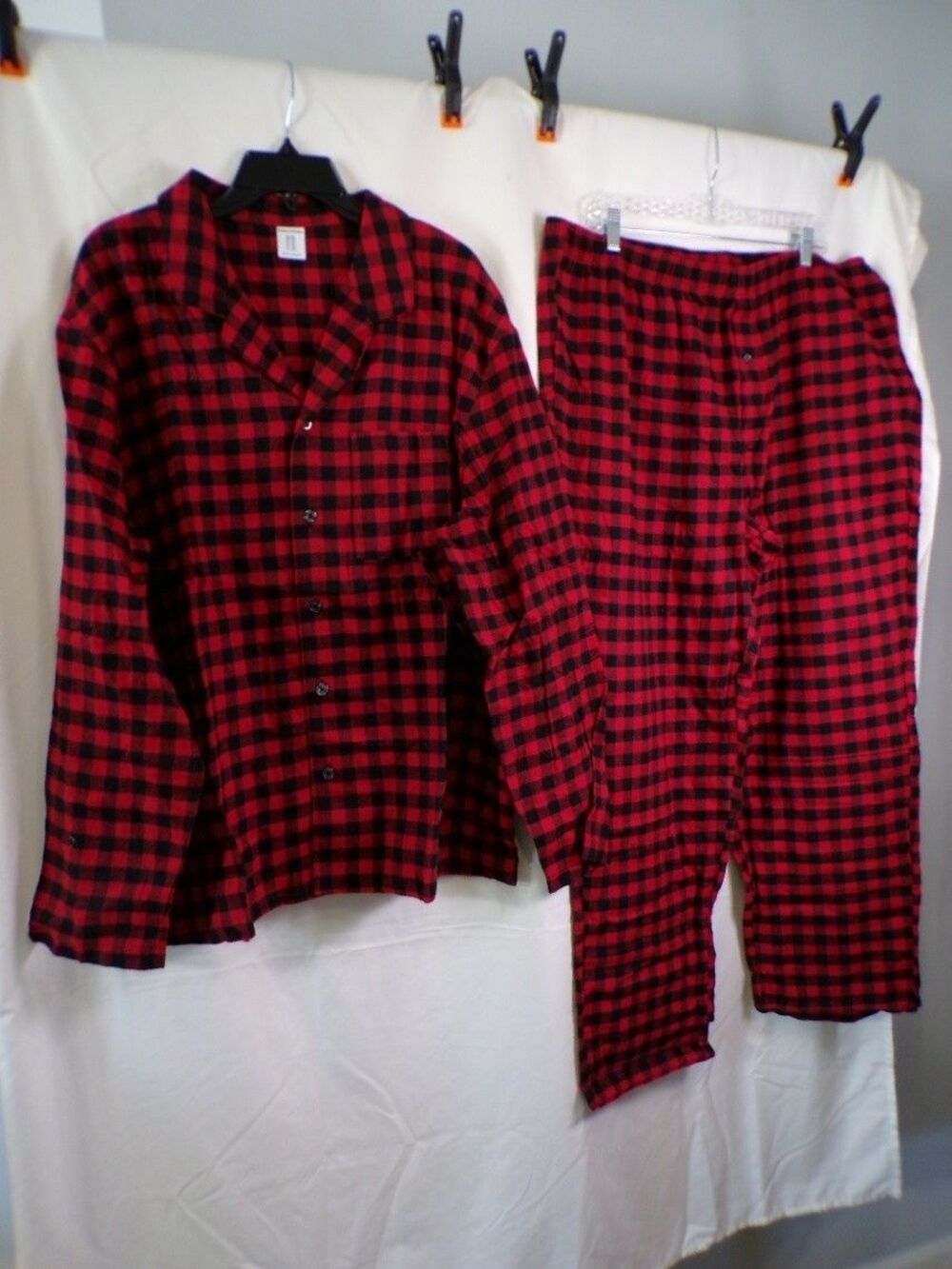 Amazon Essentials Women's Pajama Set Size M Red Black Buffalo Plaid